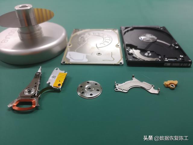 值得收藏的硬盘开盘恢复技术,连细节都和你讲了!错过就不再有了-第15张图片-贝塔运维 值得收藏的硬盘开盘恢复技术,连细节都和你讲了!错过就不再有了-第15张图片-贝塔运维