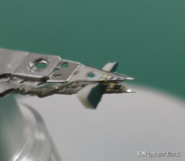 值得收藏的硬盘开盘恢复技术,连细节都和你讲了!错过就不再有了-第16张图片-贝塔运维 值得收藏的硬盘开盘恢复技术,连细节都和你讲了!错过就不再有了-第16张图片-贝塔运维