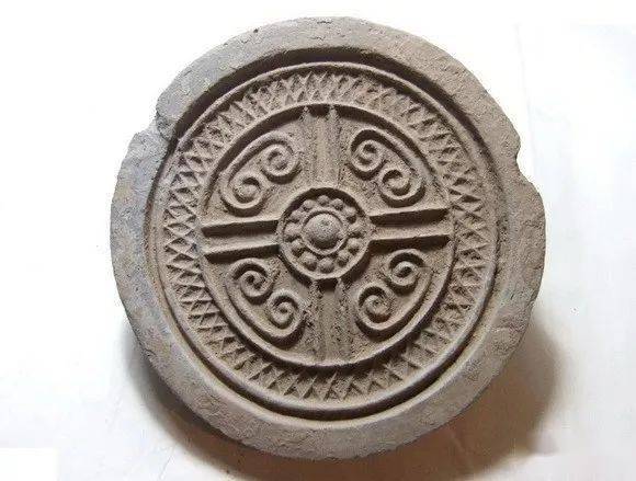 汉代瓦当的特点,与秦图像瓦当的区别,图像图案和文字瓦当-第3张图片-贝塔运维 汉代瓦当的特点,与秦图像瓦当的区别,图像图案和文字瓦当-第3张图片-贝塔运维